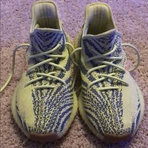 Adidas yeezy boost 350 V2 semi frozen yellow